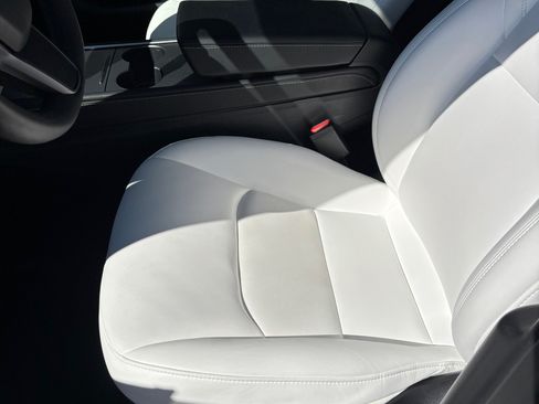 Used 2024 Tesla Model Y Long Range image 10