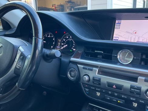 Used 2013 Lexus ES 350 w/ Luxury Pkg image 16