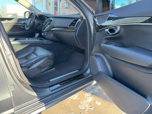 Used 2018 Volvo XC90 T6 Momentum w/ Momentum Plus Package image 28