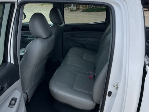 Used 2015 Toyota Tacoma 4x4 Double Cab w/ TRD Off-Road Package image 9