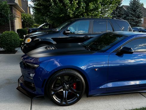 Used 2021 Chevrolet Camaro SS RWD image 4