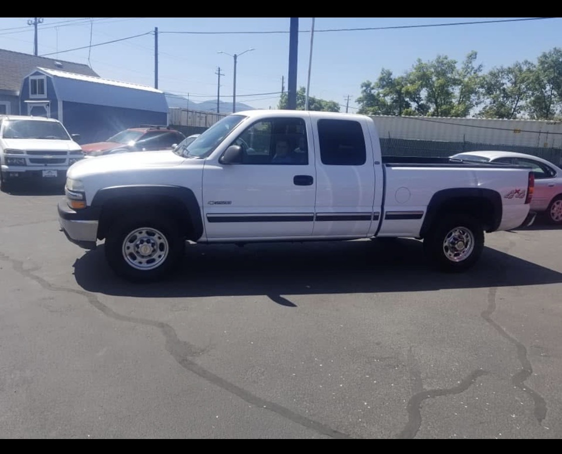 Used 2001 Chevrolet Silverado 2500 4x4 Extended Cab image 1