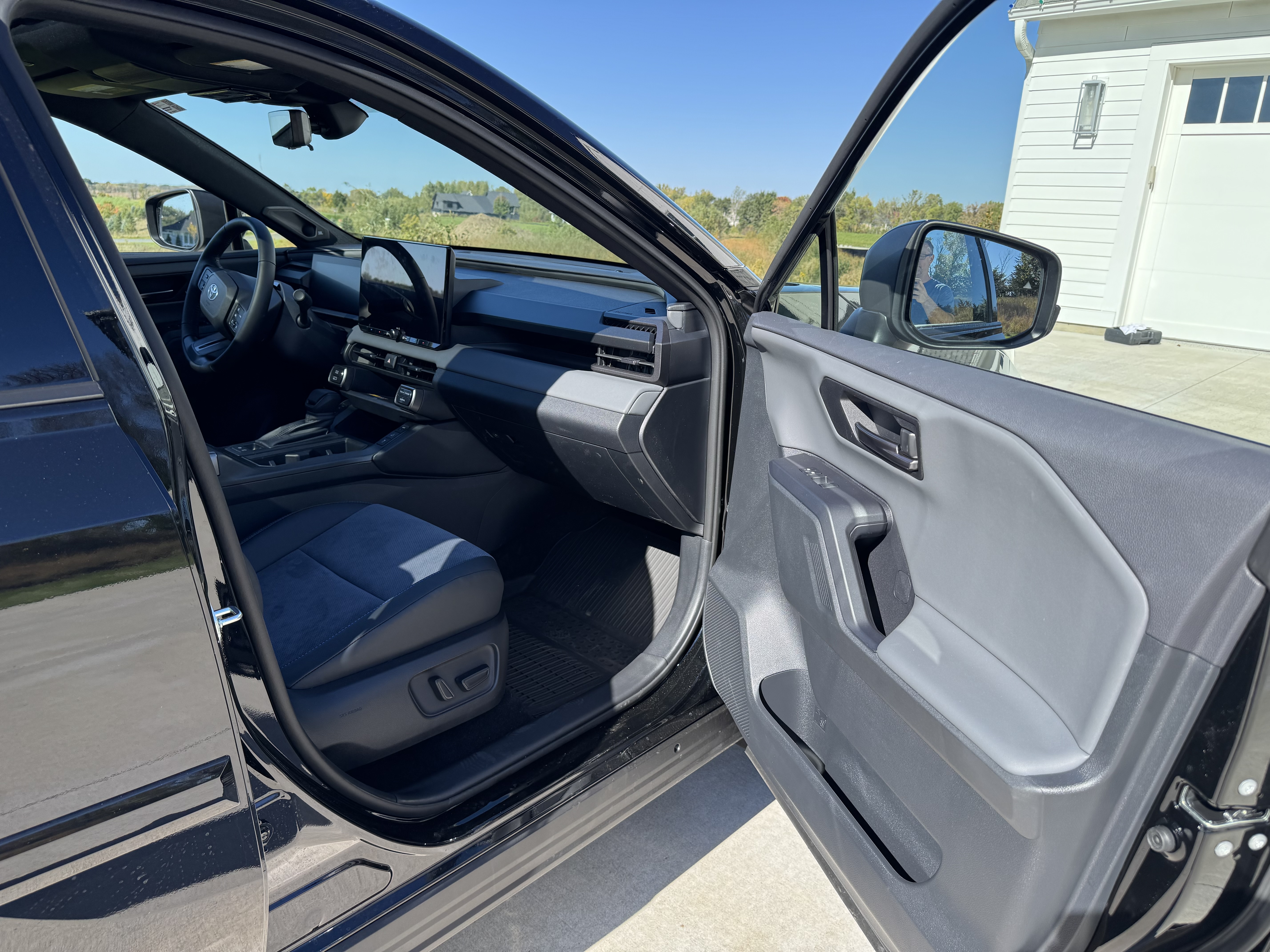 Used 2026 Toyota RAV4 XSE w/ Panoramic Sun Roof Package AWD/4WD image 25