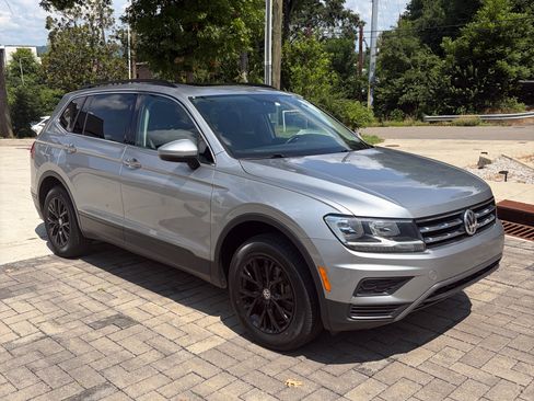 Used 2019 Volkswagen Tiguan SE AWD/4WD image 2