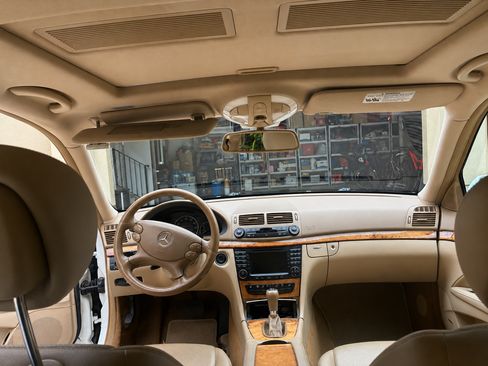 Used 2007 Mercedes-Benz E 350 4MATIC Sedan image 9