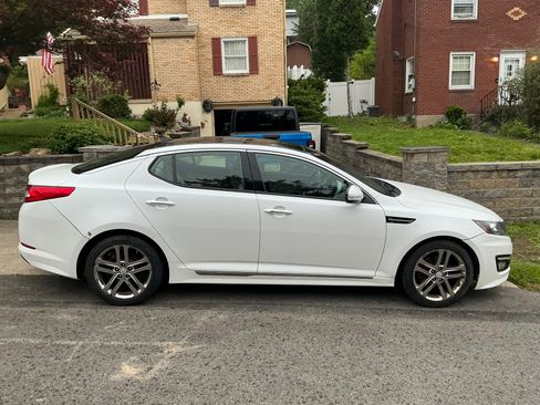 Used 2013 Kia Optima SX w/ Limited Pkg FWD image 2