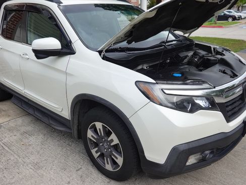 Used 2017 Honda Ridgeline RTL-T image 2