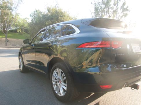 Used 2017 Jaguar F-PACE Prestige image 4