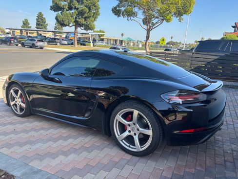 Used 2018 Porsche 718 Cayman S image 4