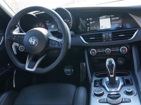 Used 2023 Alfa Romeo Giulia Veloce image 8