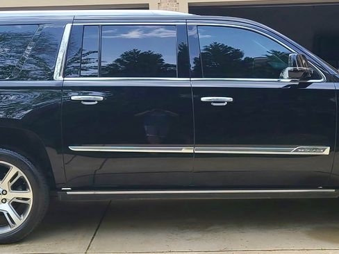 Used 2016 Cadillac Escalade ESV Premium image 4