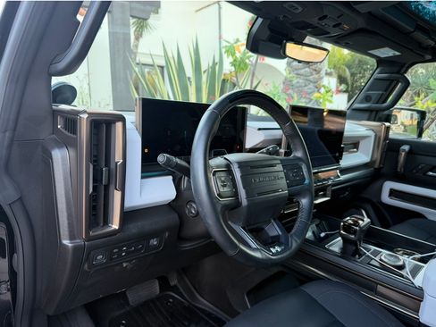 Used 2024 GMC Hummer EV 2X w/ LPO, Illumination Package AWD/4WD image 11