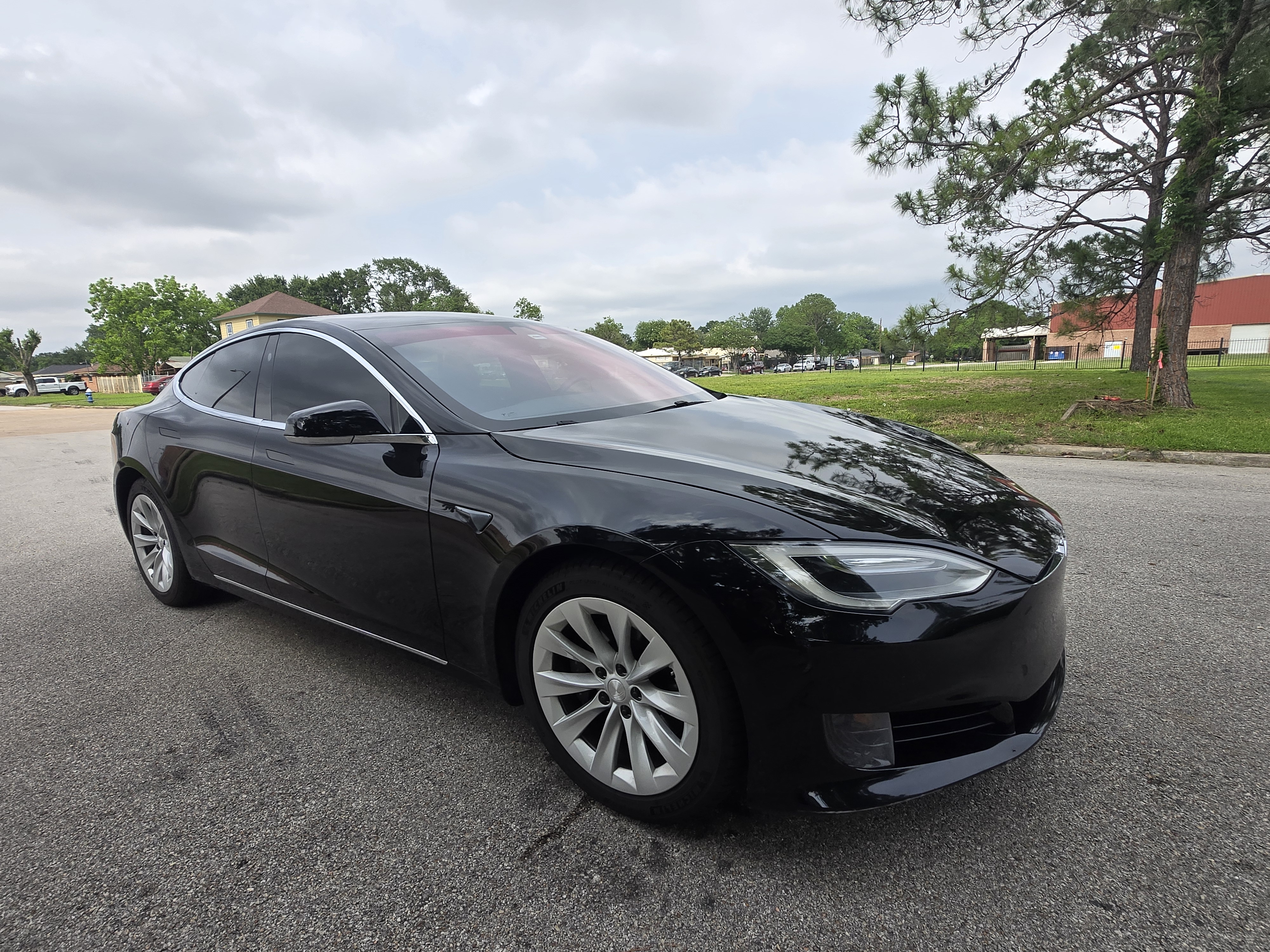 Used 2017 Tesla Model S 75 RWD image 4