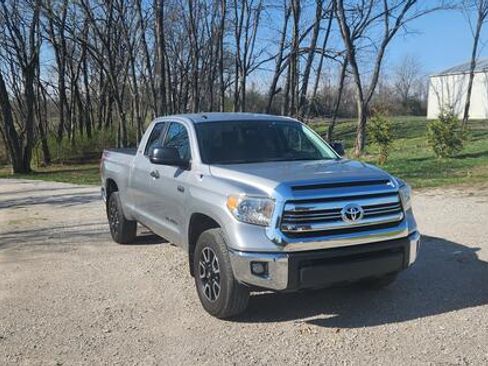 Used 2017 Toyota Tundra SR5 w/ TRD Off Road Package image 5