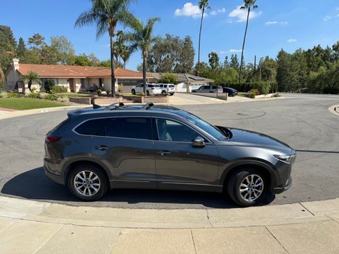 Used 2018 MAZDA CX-9 Touring image 2