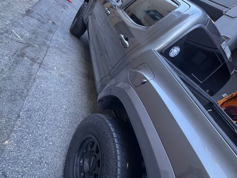 Used 2020 Toyota Tacoma TRD Sport w/ Technology Package image 4