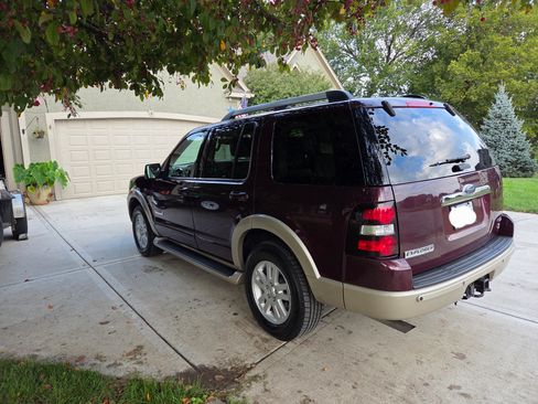 Used 2006 Ford Explorer Eddie Bauer image 10