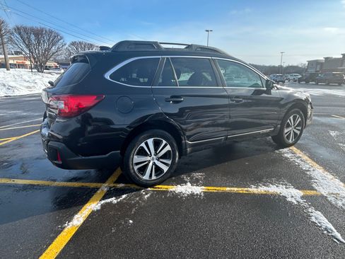Used 2018 Subaru Outback 2.5i Limited image 2
