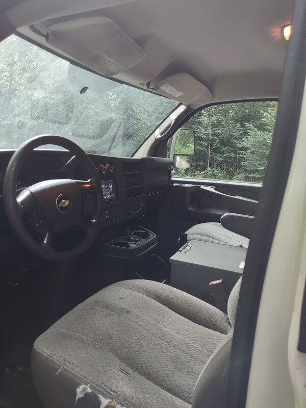 Used 2015 Chevrolet Express 3500 RWD image 4