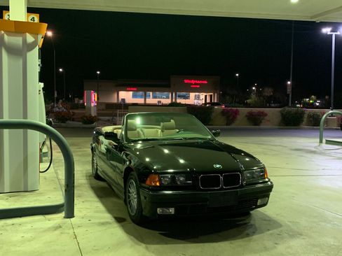 Used 1996 BMW 318i Convertible image 10