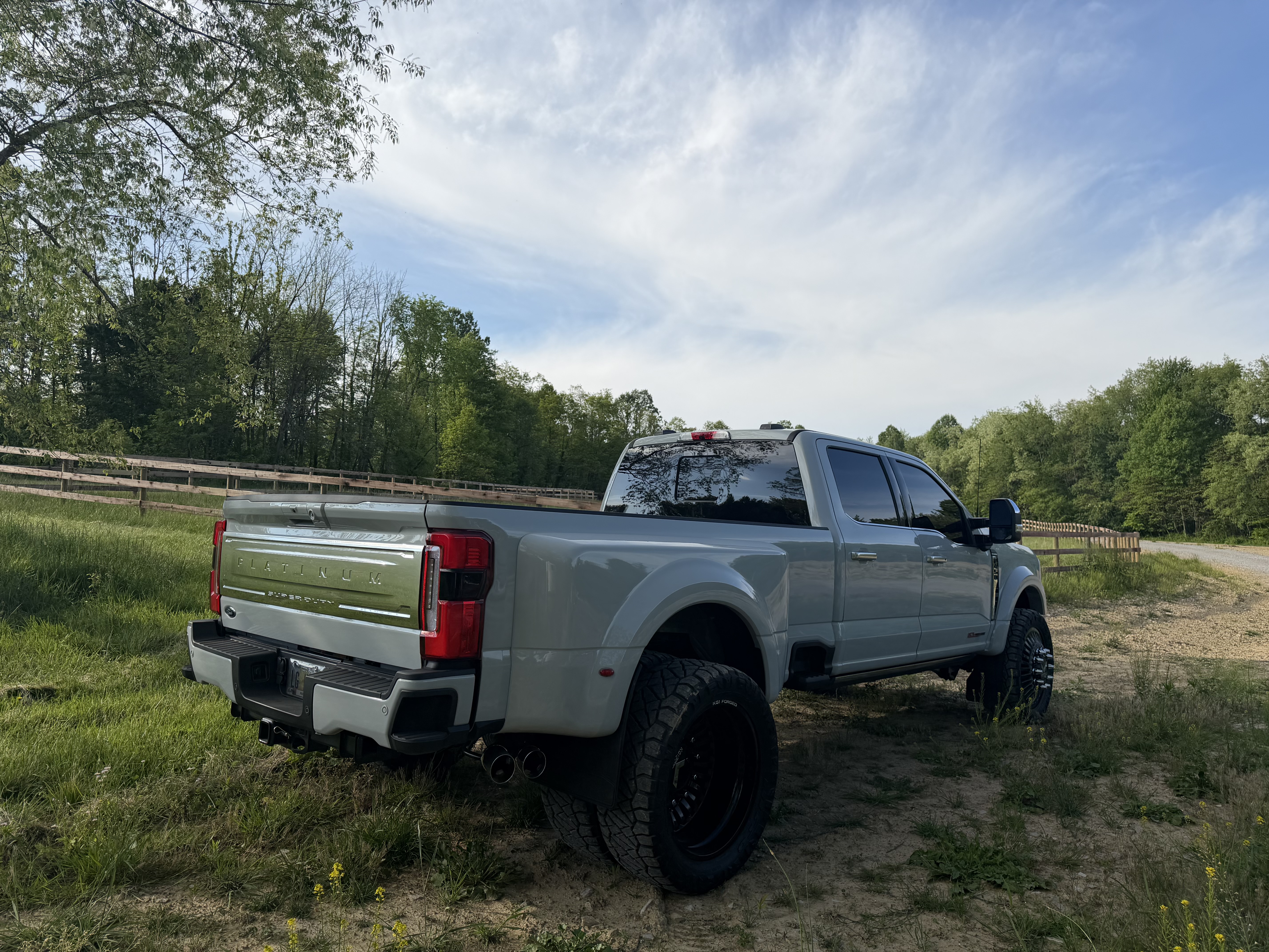 Used 2026 Ford F450 Platinum w/ Platinum Plus Package AWD/4WD image 2