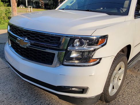 Used 2016 Chevrolet Suburban LT w/ Luxury Package AWD/4WD image 2