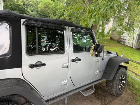 Used 2017 Jeep Wrangler Unlimited Sport AWD/4WD image 4