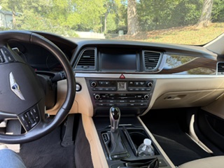 Used 2015 Hyundai Genesis 3.8 RWD image 8