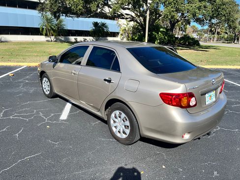 Used 2010 Toyota Corolla LE image 4