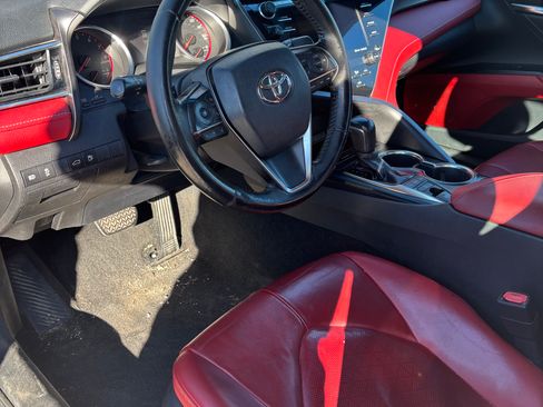 Used 2018 Toyota Camry XSE image 12