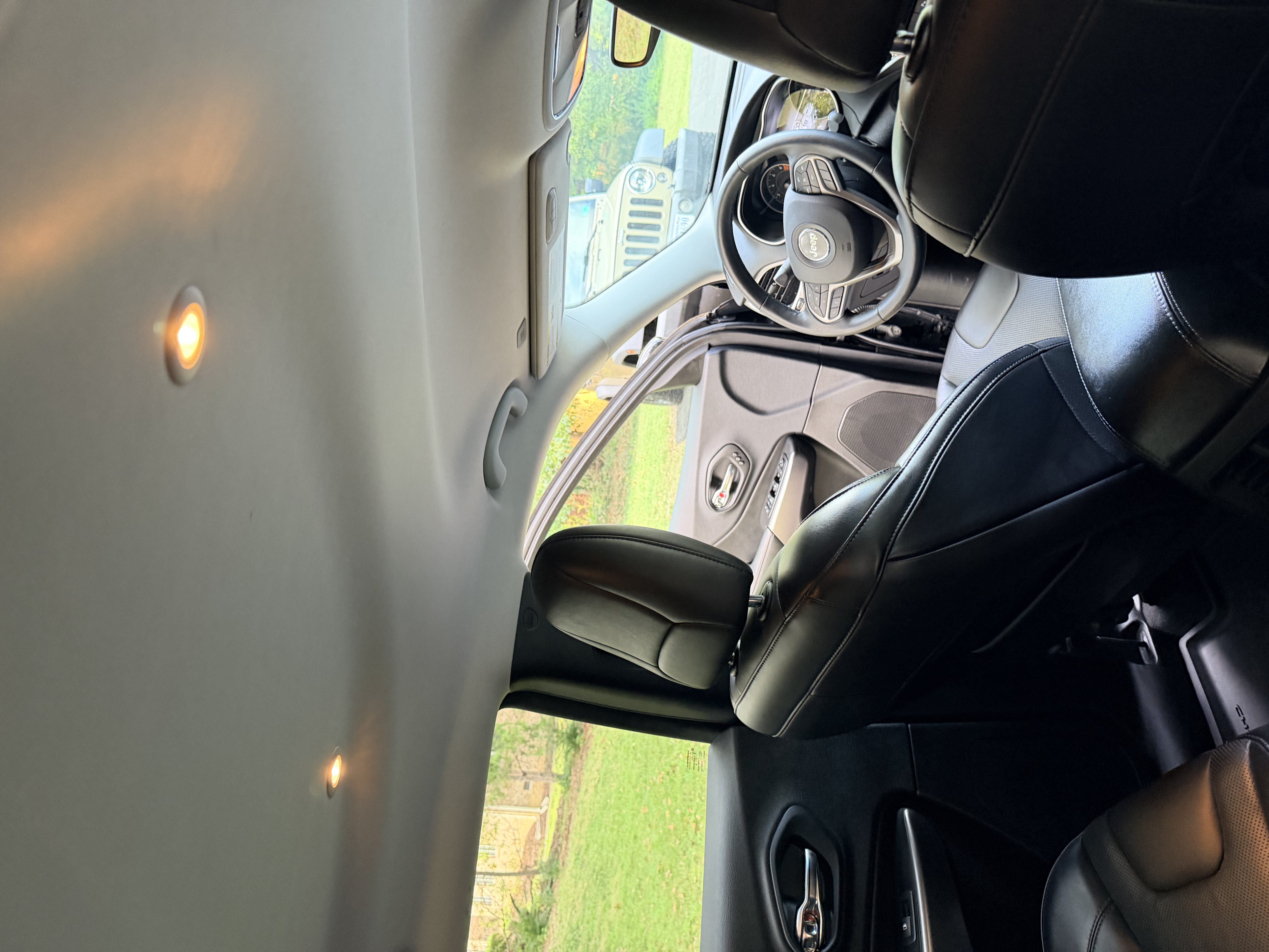 Used 2019 Jeep Cherokee Limited FWD image 14