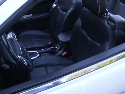 Used 2011 Chrysler 200 Limited image 9