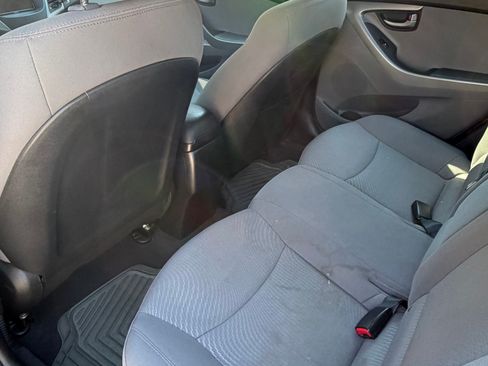 Used 2015 Hyundai Elantra SE image 11