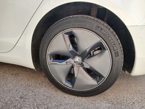 Used 2018 Tesla Model 3 Long Range AWD/4WD image 9