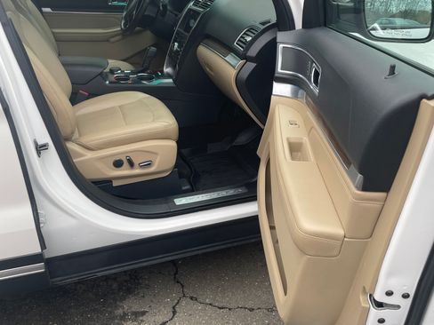 Used 2017 Ford Explorer Limited image 4