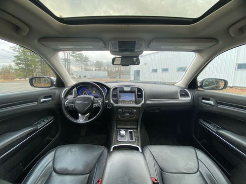 Used 2015 Chrysler 300 C w/ Light Group image 10