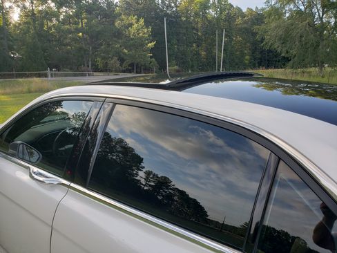 Used 2017 Lincoln Continental Reserve w/ Climate Package image 6