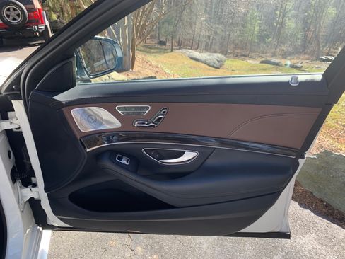 Used 2016 Mercedes-Benz S 550 Sedan image 11