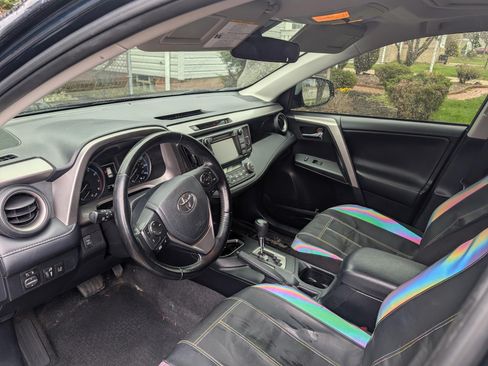 Used 2018 Toyota RAV4 XLE w/ Plus Extra Value Package AWD/4WD image 8