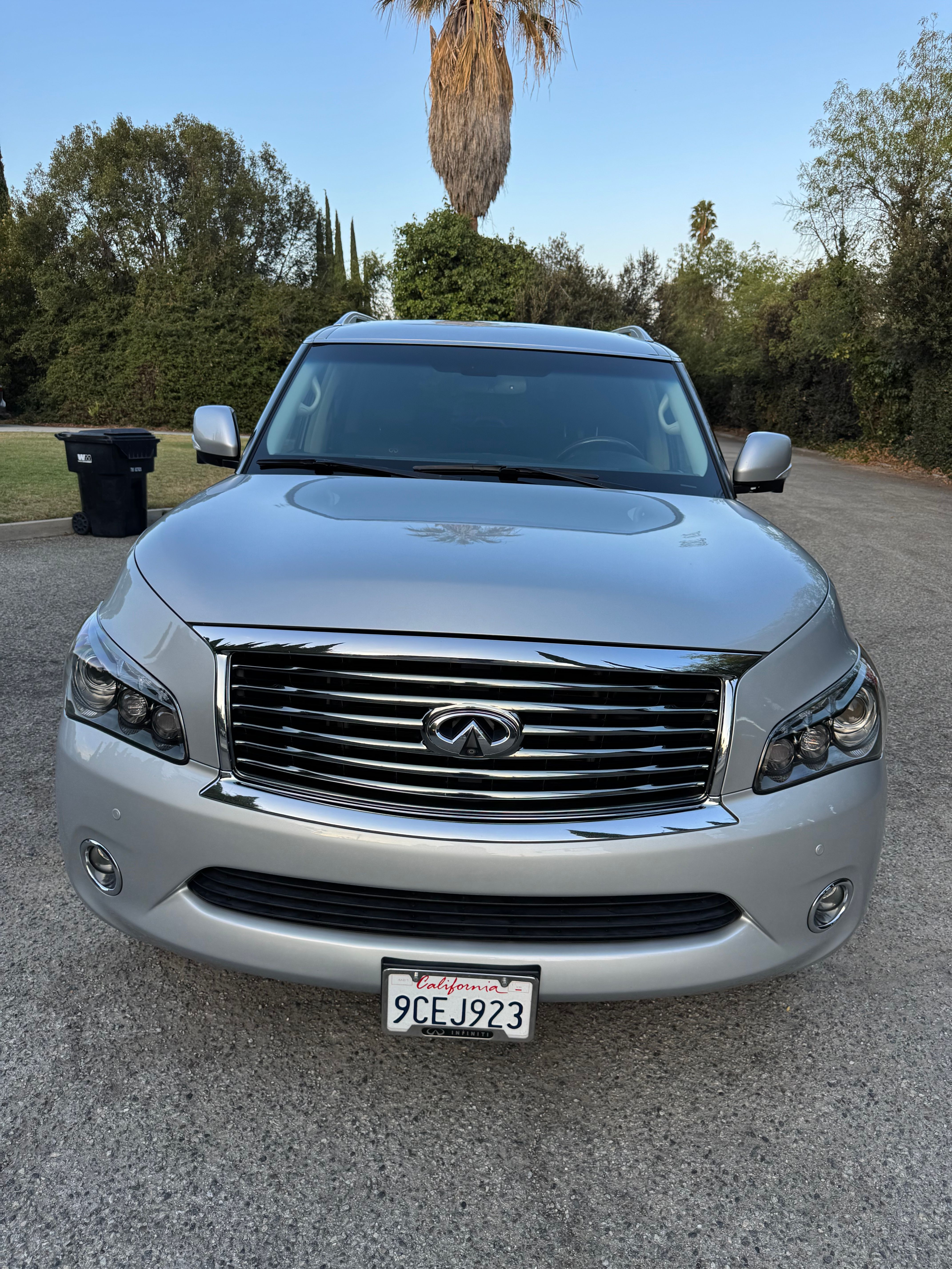 Used 2011 INFINITI QX56 2WD w/ Deluxe Touring Pkg image 17