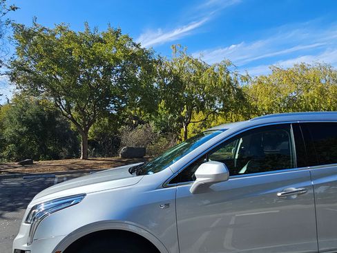 Used 2018 Cadillac XT5 Luxury w/ Driver Awareness Package image 8