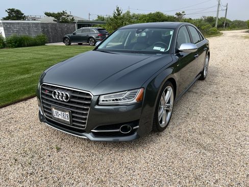 Used 2015 Audi S8 image 17