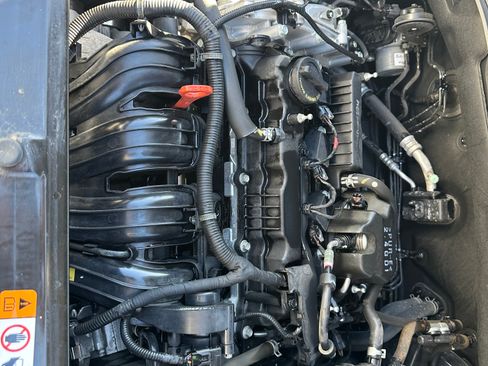 Used 2017 Hyundai Santa Fe Sport image 8