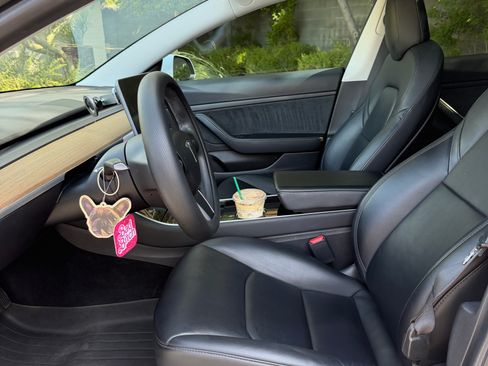 Used 2020 Tesla Model 3 Standard Range Plus RWD image 9