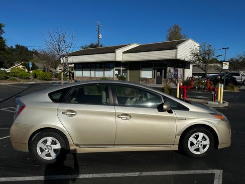 Used 2011 Toyota Prius Two image 5