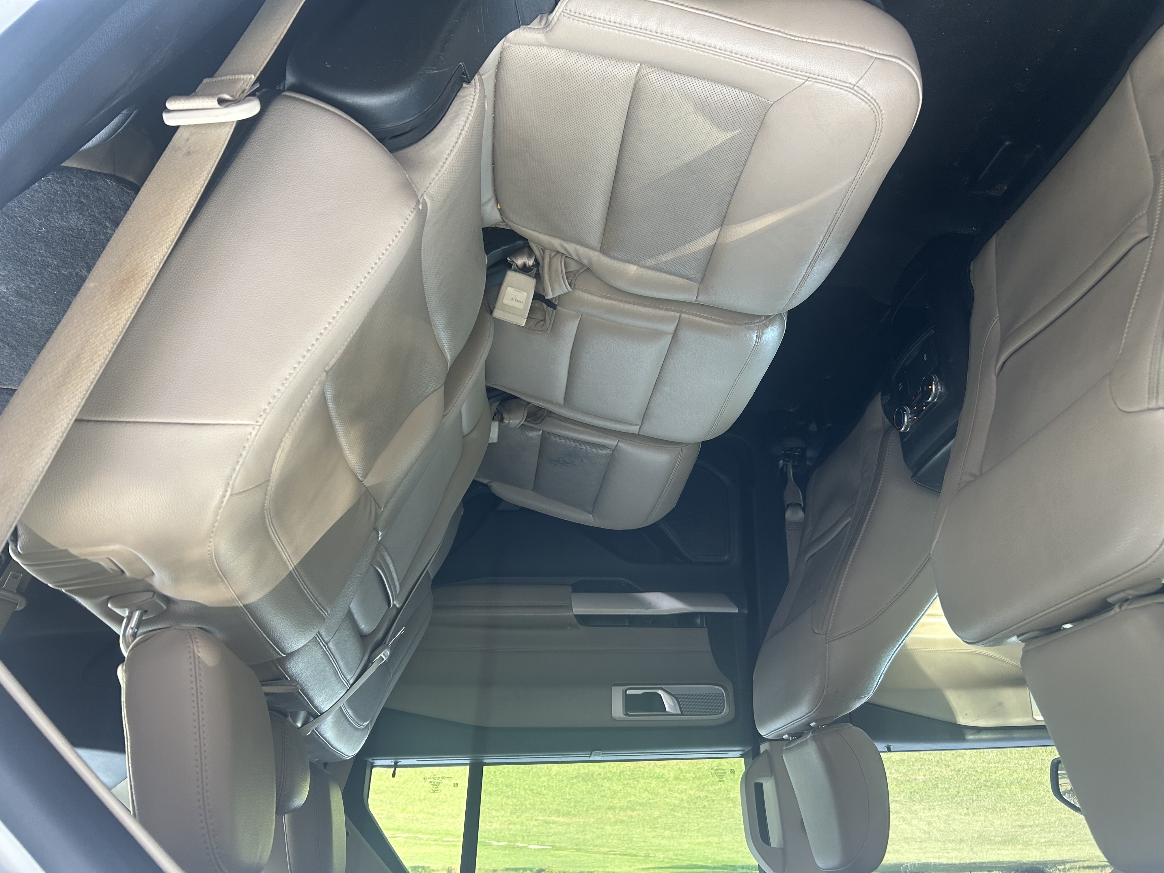 Used 2021 Ford Explorer Limited w/ Equipment Group 301A AWD/4WD image 9