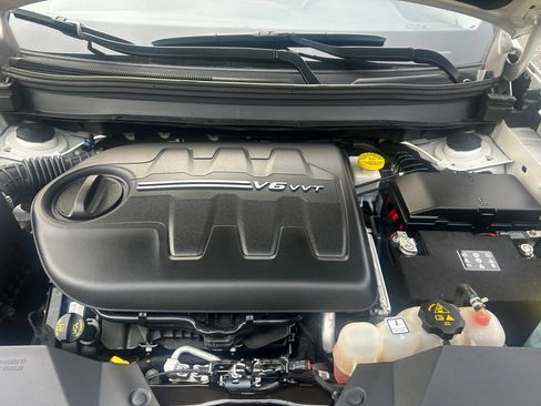 Used 2019 Jeep Cherokee Overland w/ Technology Group image 14