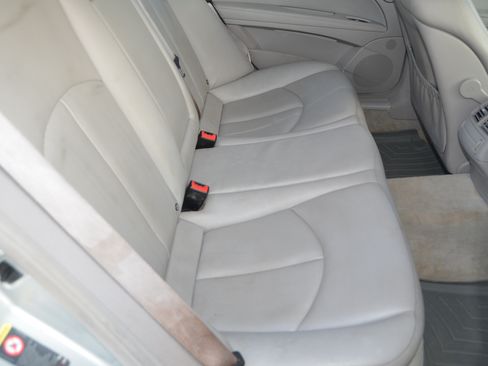 Used 2005 Mercedes-Benz E 320 CDI Sedan image 18