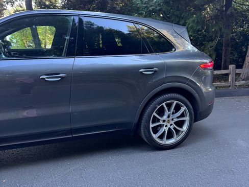 Used 2020 Porsche Cayenne AWD/4WD image 6