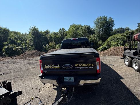 Used 2018 Ford F250 XL w/ Power Equipment Group AWD/4WD image 5